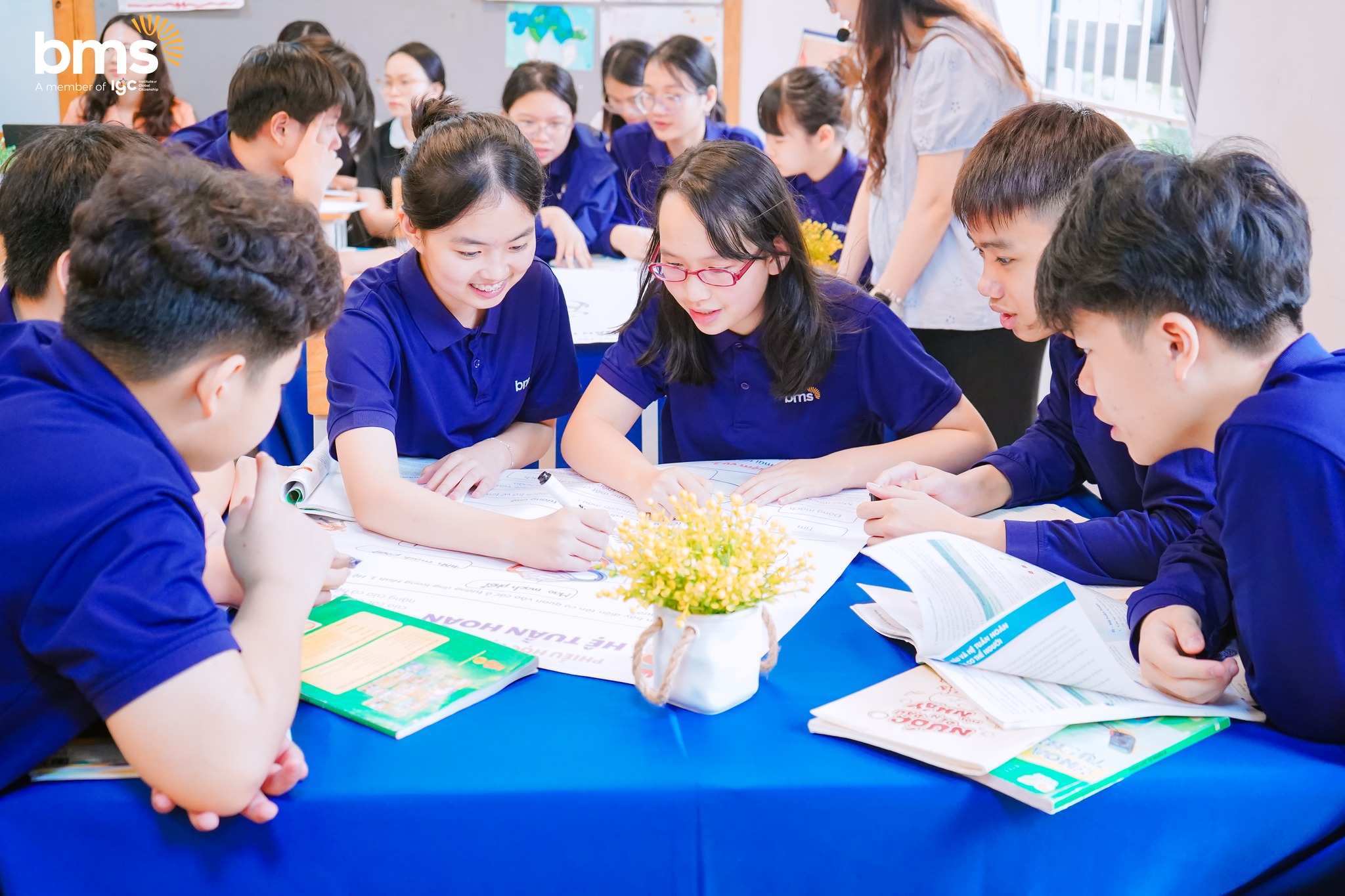 Khám phá cơ thể người qua trải nghiệm đa giác quan trong tiết học Khoa học tự nhiên 8 tại BMS